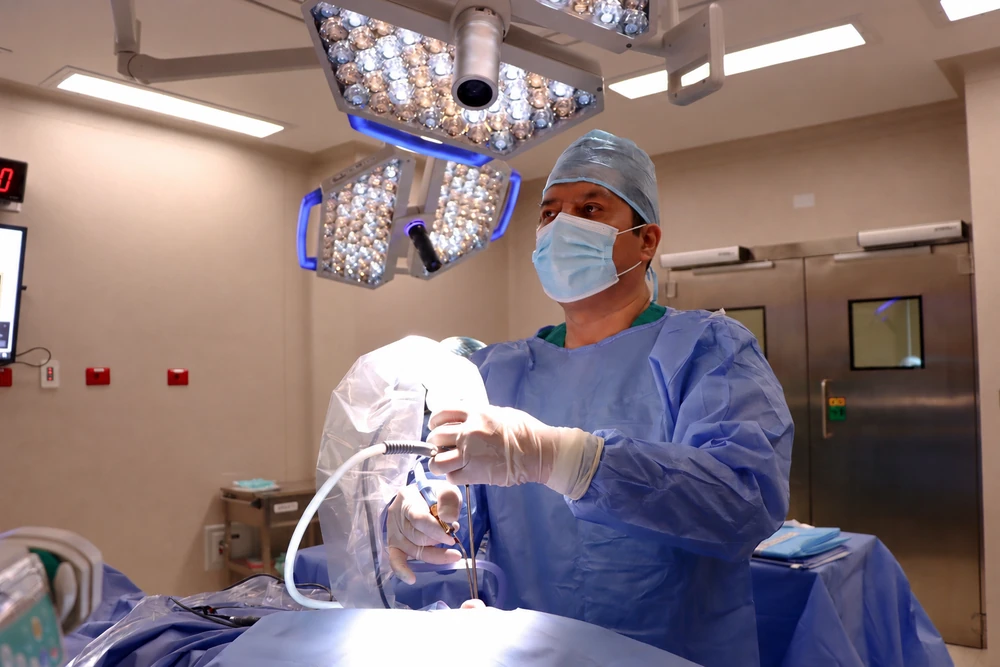 doctor-cirugia-endoscopia-01